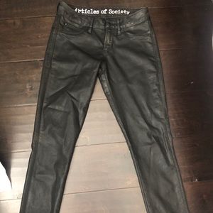Shiny black pant